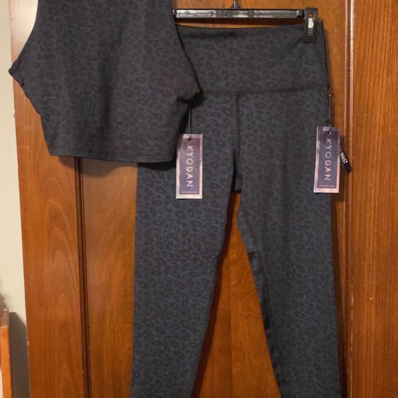 Brand new Kyodan 2 piece blue sparkly cheetah print work out set 😍😍😍 - Picture 3 of 17